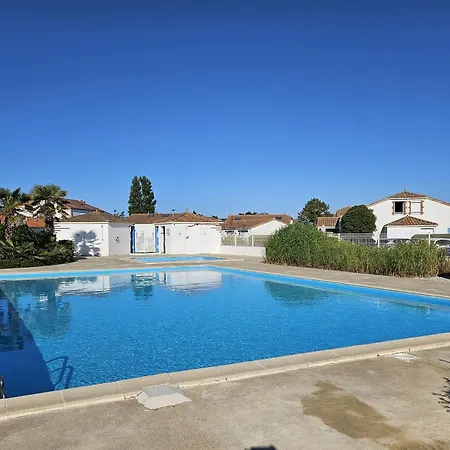 בית נופש Maisonnette Avec Piscine A 1800m De La - Fr-1-476-35 *