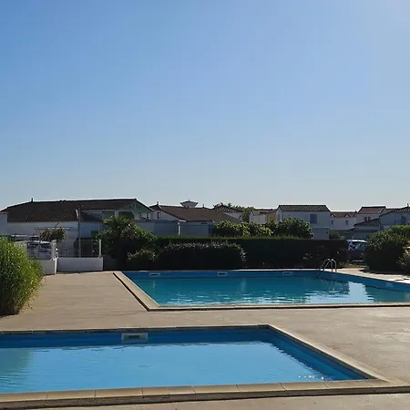 Maisonnette Avec Piscine A 1800m De La - Fr-1-476-35 בית נופש *