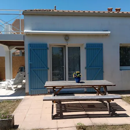 Maisonnette Avec Piscine A 1800m De La - Fr-1-476-35 * La Faute-sur-Mer