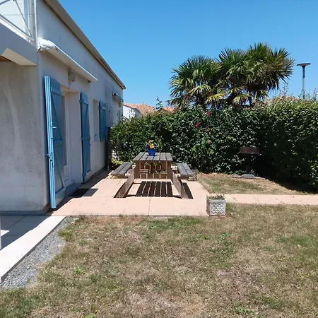 Maisonnette Avec Piscine A 1800m De La - Fr-1-476-35