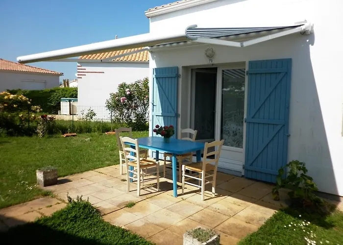 Hébergement de vacances Maisonnette Avec Piscine à 1800m De La Plage, Idéale Pour Familles - - Fr-1-476-35