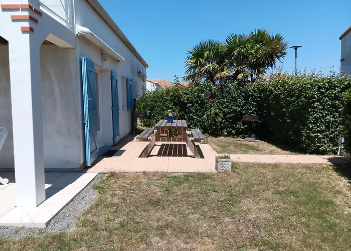 Maisonnette Avec Piscine A 1800m De La - Fr-1-476-35